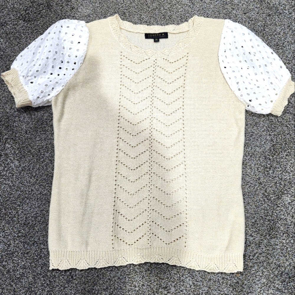 Joseph A. White and Tan Short Sleeve Knit Sweater.. Size M